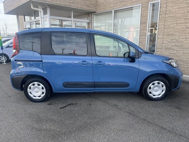 TOYOTA SIENTA HYBRID 2023