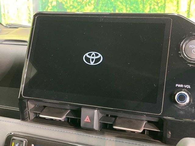 TOYOTA VOXY HYBRID 2024