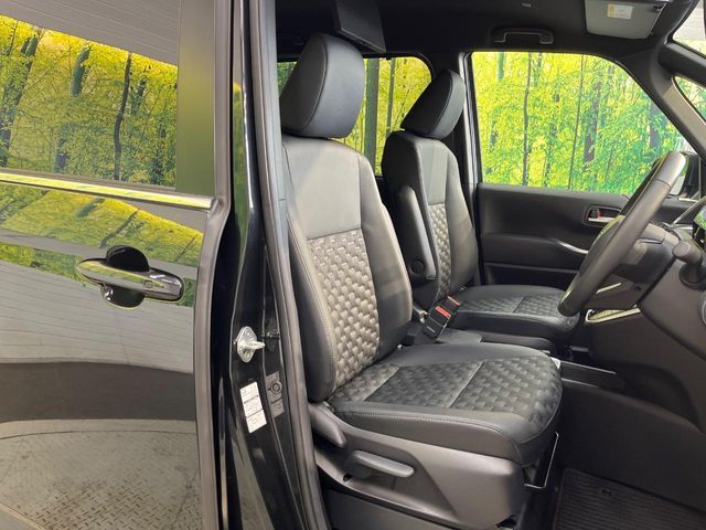 TOYOTA VOXY HYBRID 2024