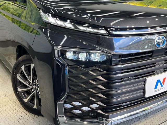 TOYOTA VOXY HYBRID 2024