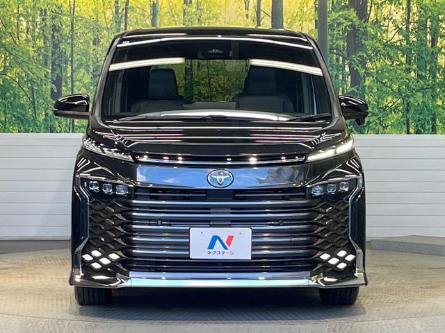 TOYOTA VOXY HYBRID 2024