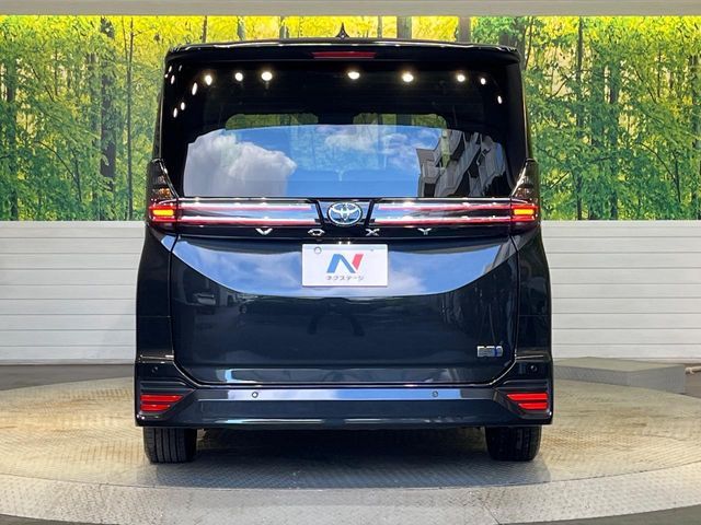 TOYOTA VOXY HYBRID 2024