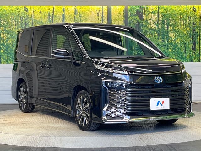 TOYOTA VOXY HYBRID 2024