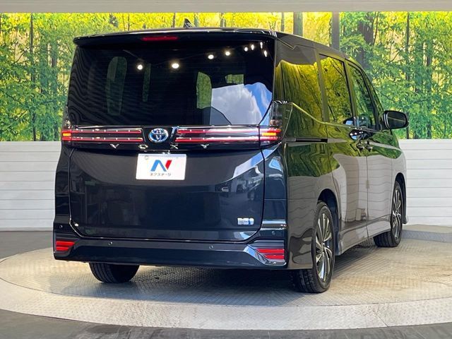 TOYOTA VOXY HYBRID 2024