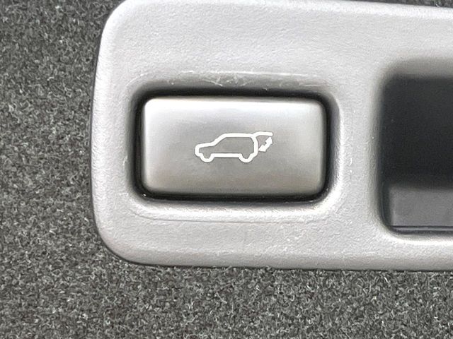 TOYOTA HARRIER 4WD 2014