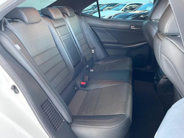 TOYOTA LEXUS IS300h 2017