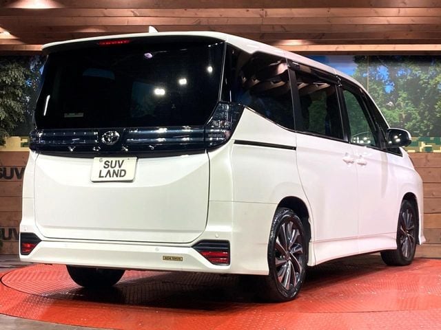 TOYOTA VOXY 2023