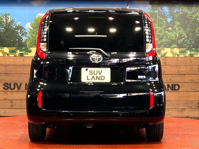 TOYOTA SIENTA HYBRID 2022