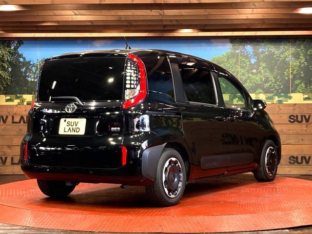 TOYOTA SIENTA HYBRID 2022