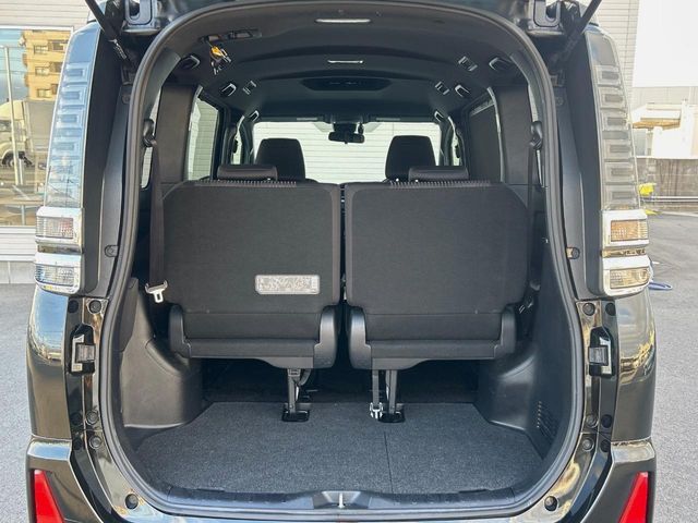 TOYOTA VOXY HYBRID 2017