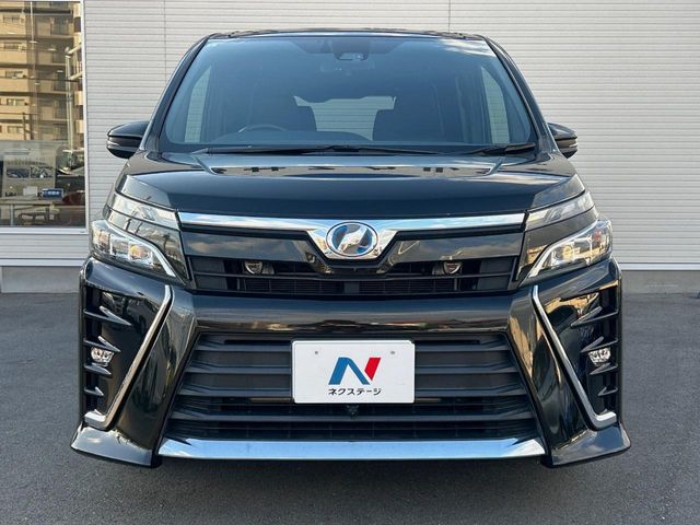 TOYOTA VOXY HYBRID 2017