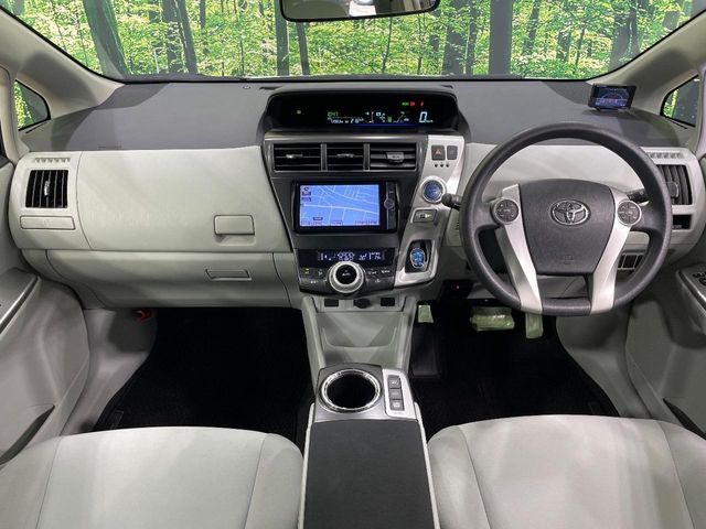 TOYOTA PRIUS Alpha 2013