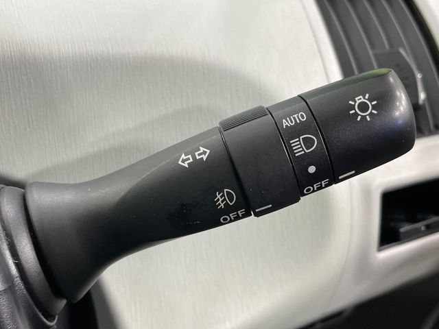 TOYOTA PRIUS Alpha 2013