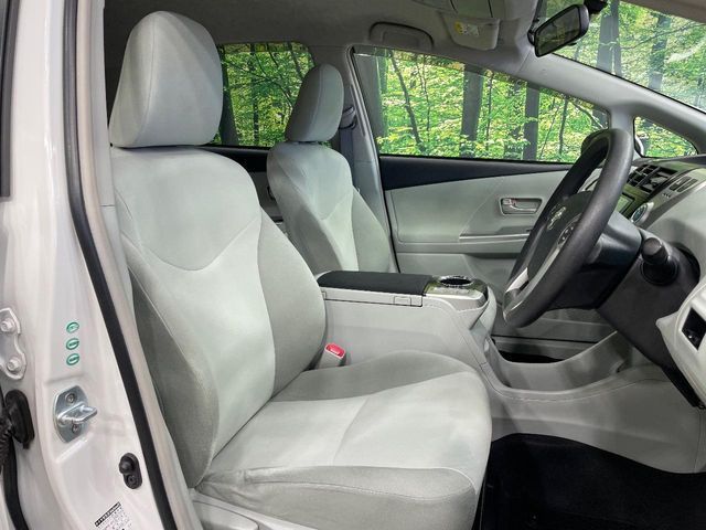 TOYOTA PRIUS Alpha 2013