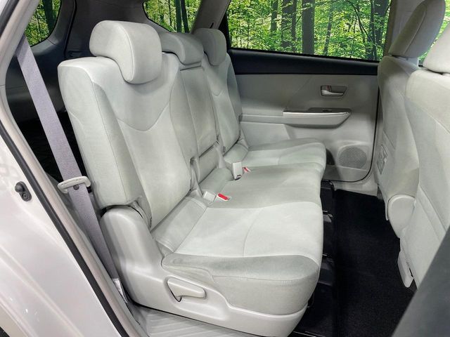 TOYOTA PRIUS Alpha 2013