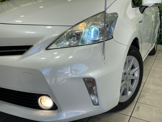 TOYOTA PRIUS Alpha 2013