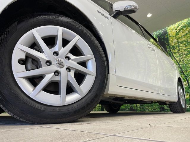 TOYOTA PRIUS Alpha 2013