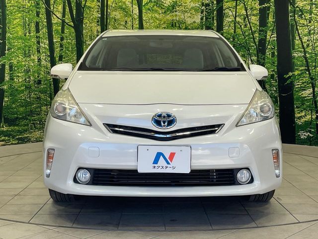 TOYOTA PRIUS Alpha 2013