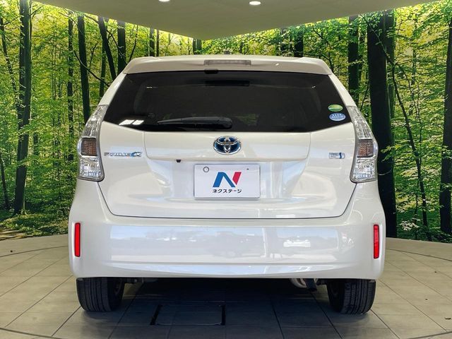 TOYOTA PRIUS Alpha 2013