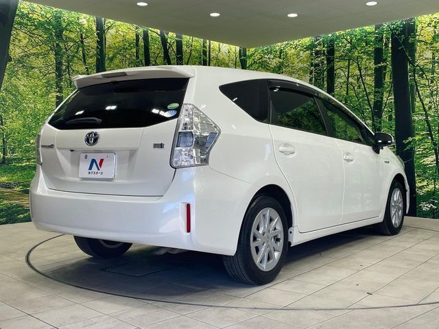 TOYOTA PRIUS Alpha 2013