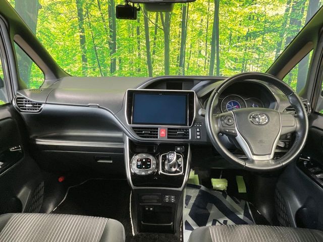 TOYOTA VOXY HYBRID 2018