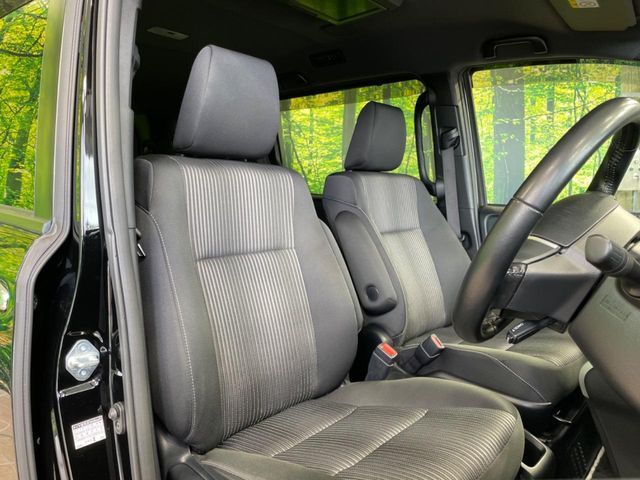 TOYOTA VOXY HYBRID 2018