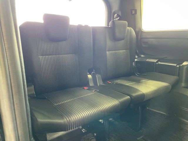 TOYOTA VOXY HYBRID 2018