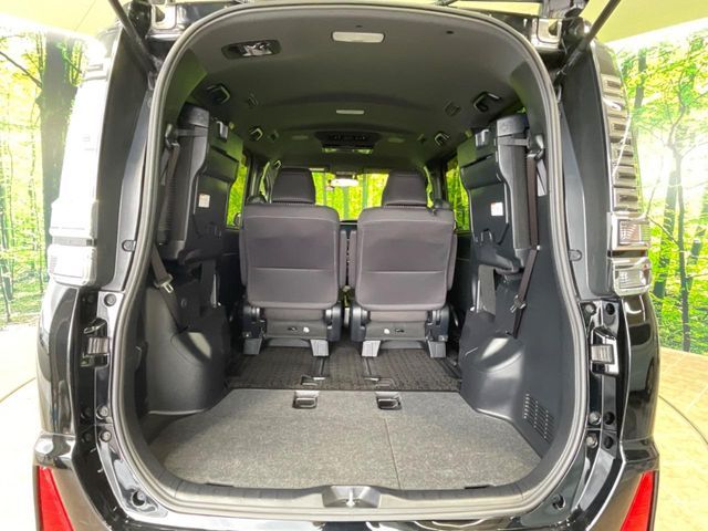 TOYOTA VOXY HYBRID 2018