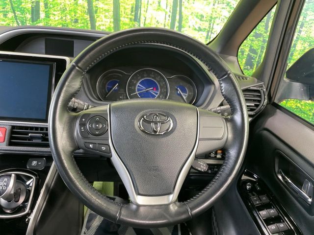 TOYOTA VOXY HYBRID 2018