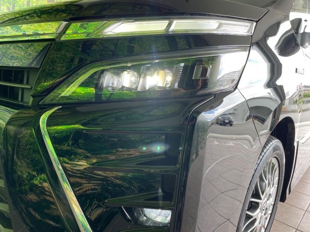 TOYOTA VOXY HYBRID 2018