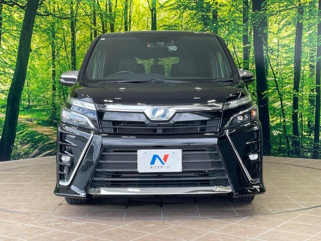 TOYOTA VOXY HYBRID 2018