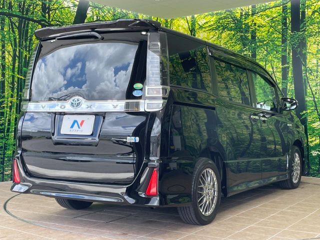 TOYOTA VOXY HYBRID 2018