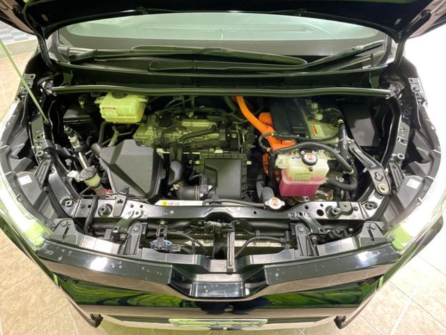 TOYOTA VOXY HYBRID 2018