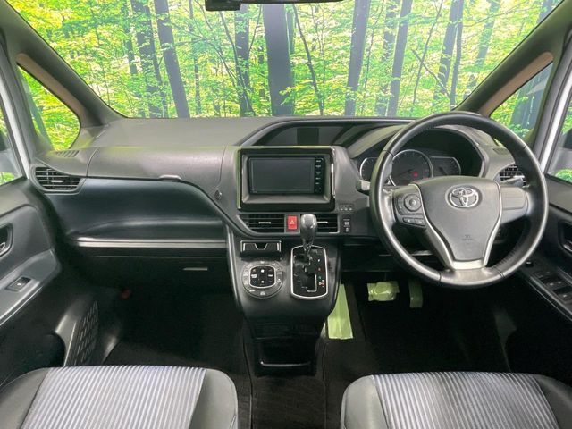 TOYOTA VOXY 2016