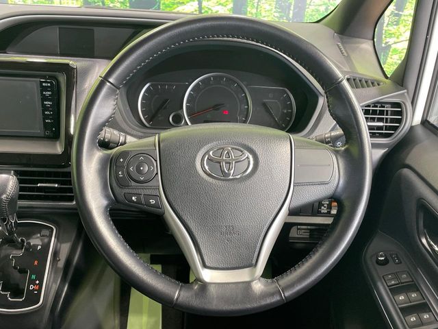 TOYOTA VOXY 2016