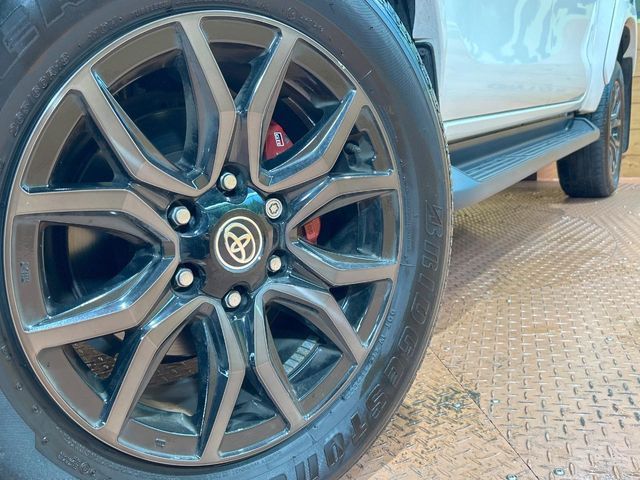 TOYOTA HILUX 4WD 2023