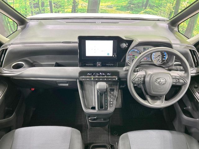 TOYOTA NOAH HYBRID 2025