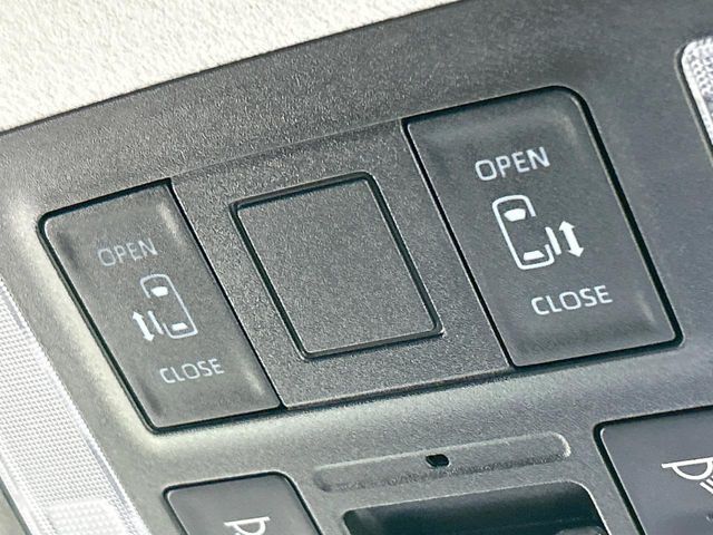 TOYOTA NOAH HYBRID 2025