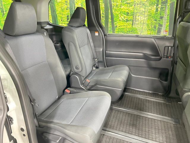 TOYOTA NOAH HYBRID 2025