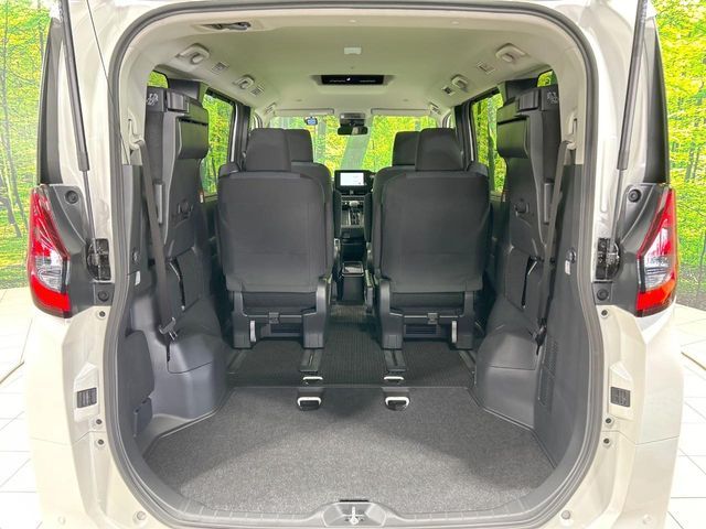 TOYOTA NOAH HYBRID 2025