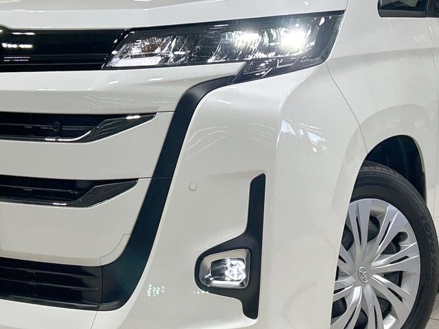 TOYOTA NOAH HYBRID 2025