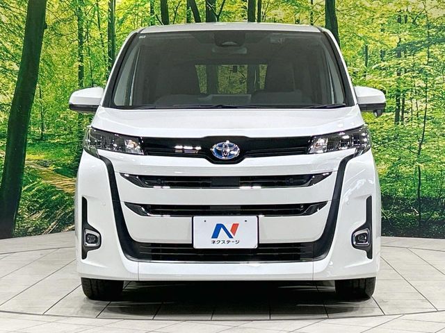 TOYOTA NOAH HYBRID 2025