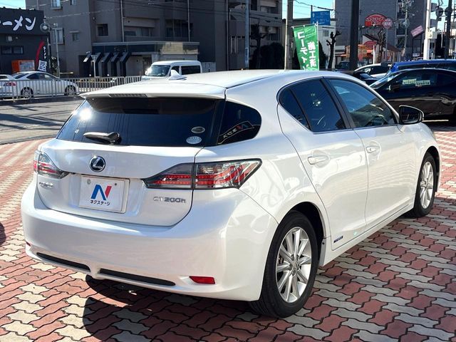 TOYOTA LEXUS CT200h 2011