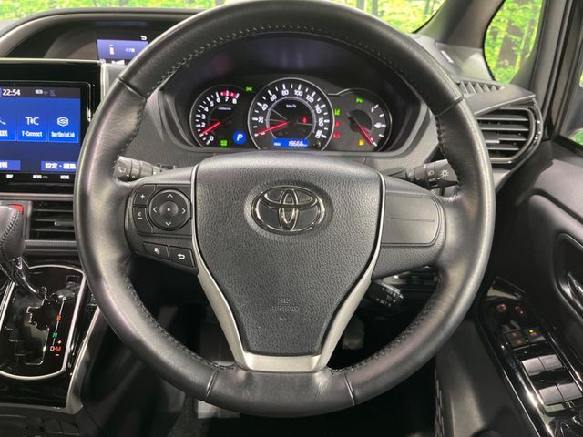 TOYOTA VOXY 2021
