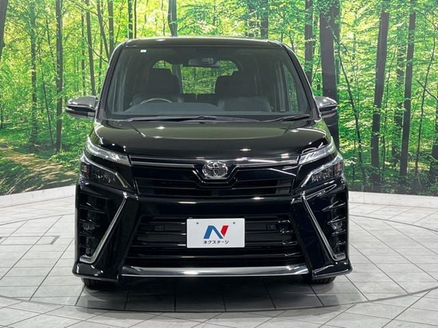 TOYOTA VOXY 2021