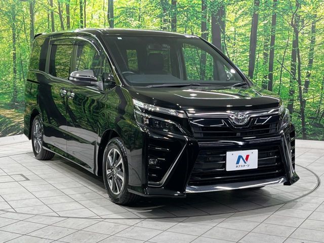 TOYOTA VOXY 2021