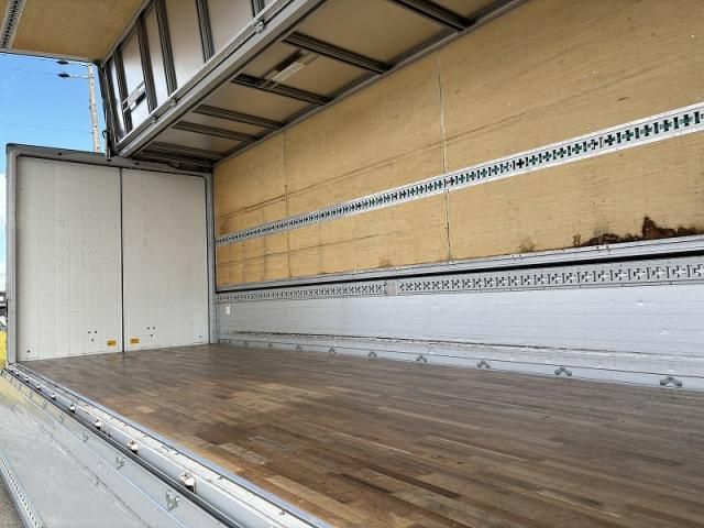 MITSUBISHI FUSOU FIGHTER 2017