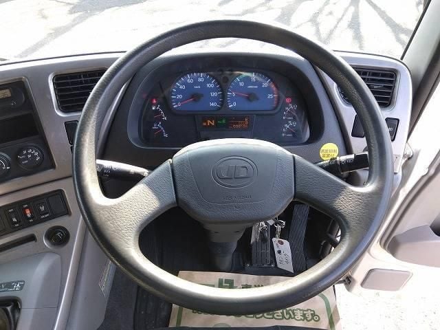 NISSAN DIESEL Quon 2014