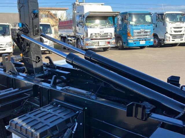 MITSUBISHI FUSOU FIGHTER 2024