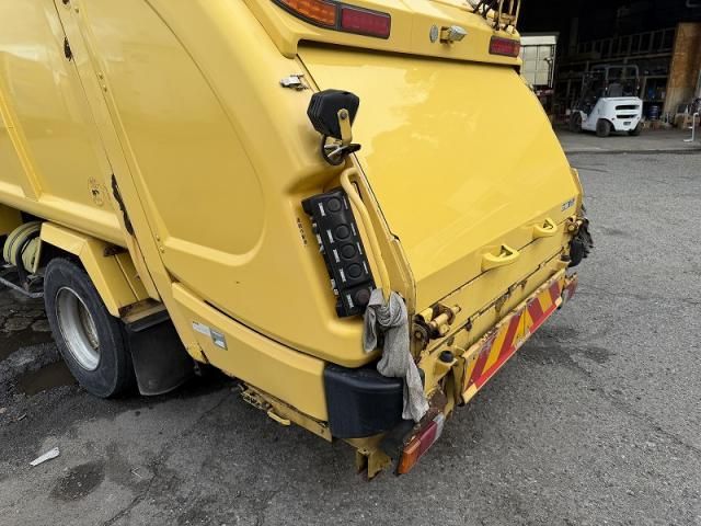 MITSUBISHI CANTER 2016